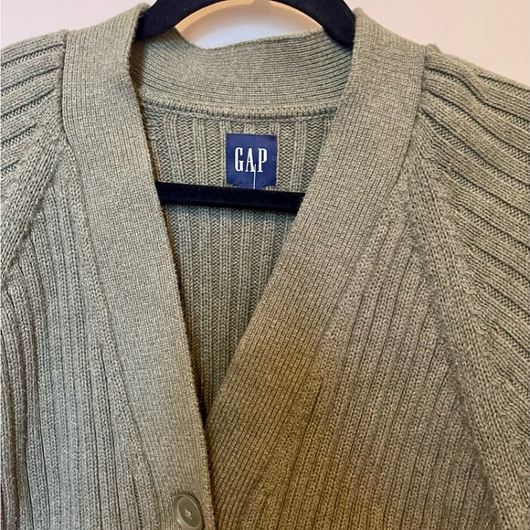 GAP Women's Olive Chunky Rib Slightly Cropped Pocket Cardigan - Picture 4 of 9